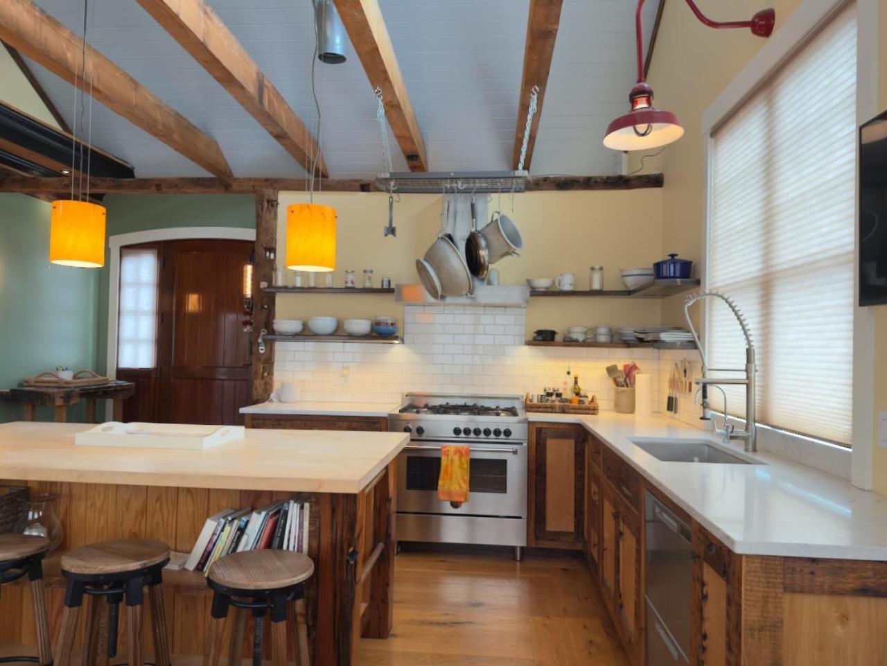 Magical Post And Beam Loft Downtown Newport! Hotel Екстериор снимка