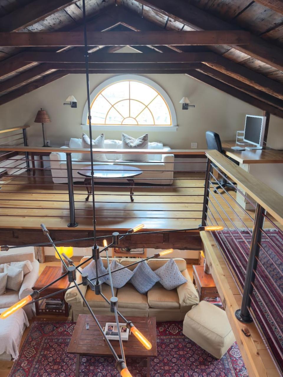 Magical Post And Beam Loft Downtown Newport! Hotel Екстериор снимка