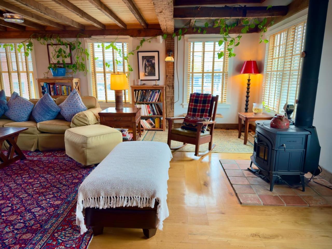 Magical Post And Beam Loft Downtown Newport! Hotel Екстериор снимка