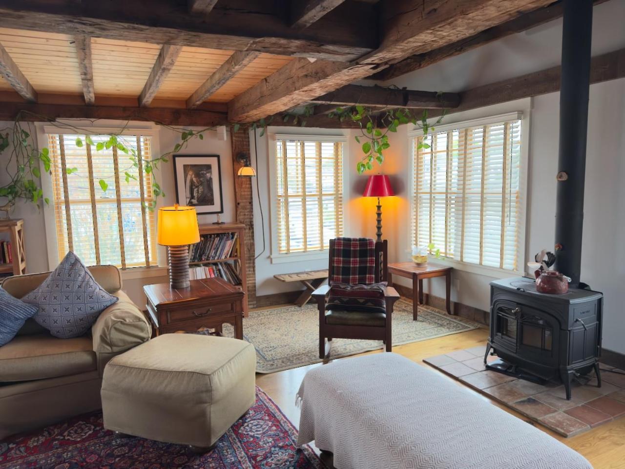 Magical Post And Beam Loft Downtown Newport! Hotel Екстериор снимка